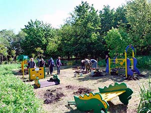 Монтаж детской площадки в парке имени Чихачева